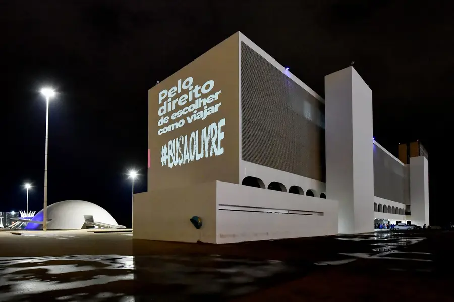 Protesto a favor das viagens rodoviárias por aplicativo é tema de projeções em Brasília