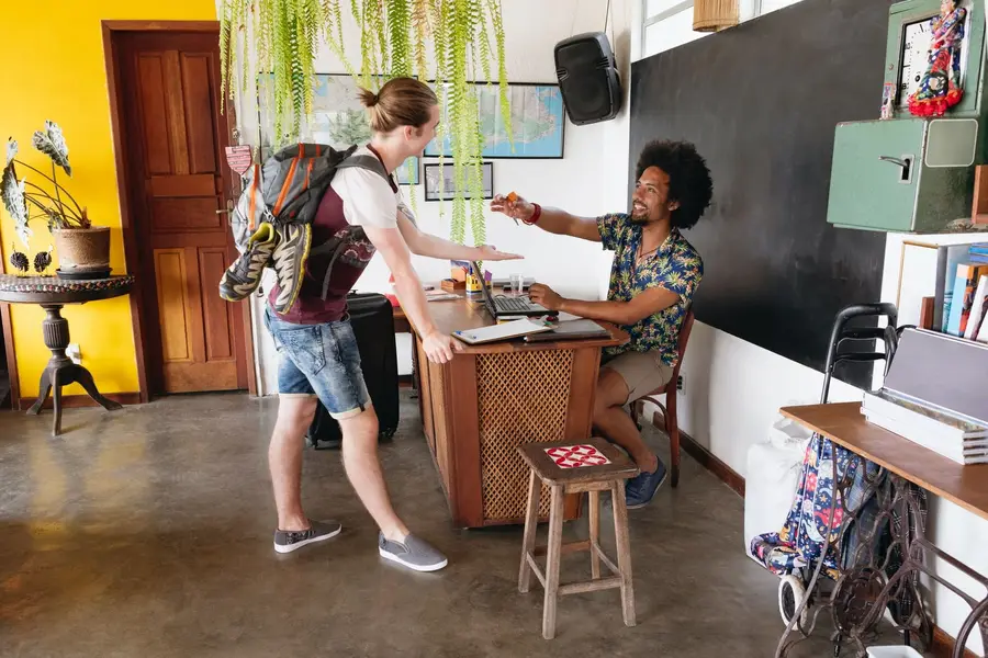 qual a diferença entre hotel e hostel