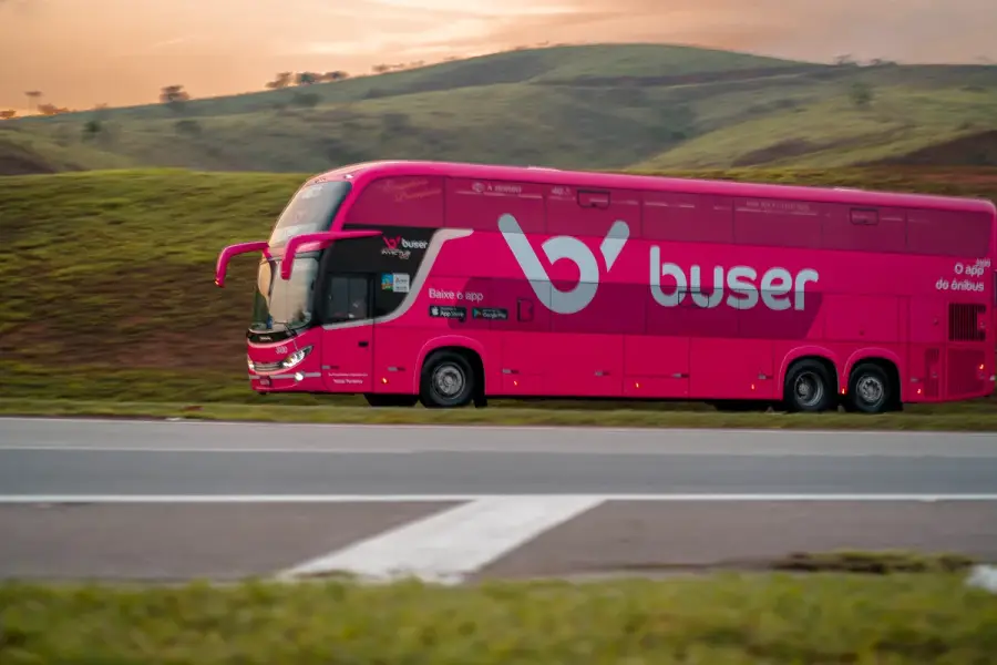 Buser expande parceria com agências e entra no turismo corporativo