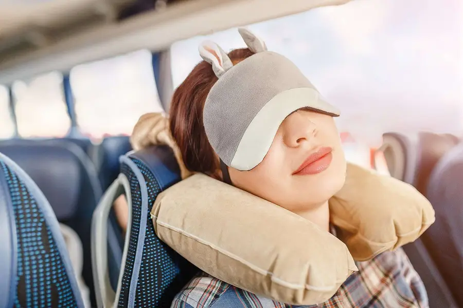 Entenda como dormir em uma viagem de ônibus com conforto e facilidade
