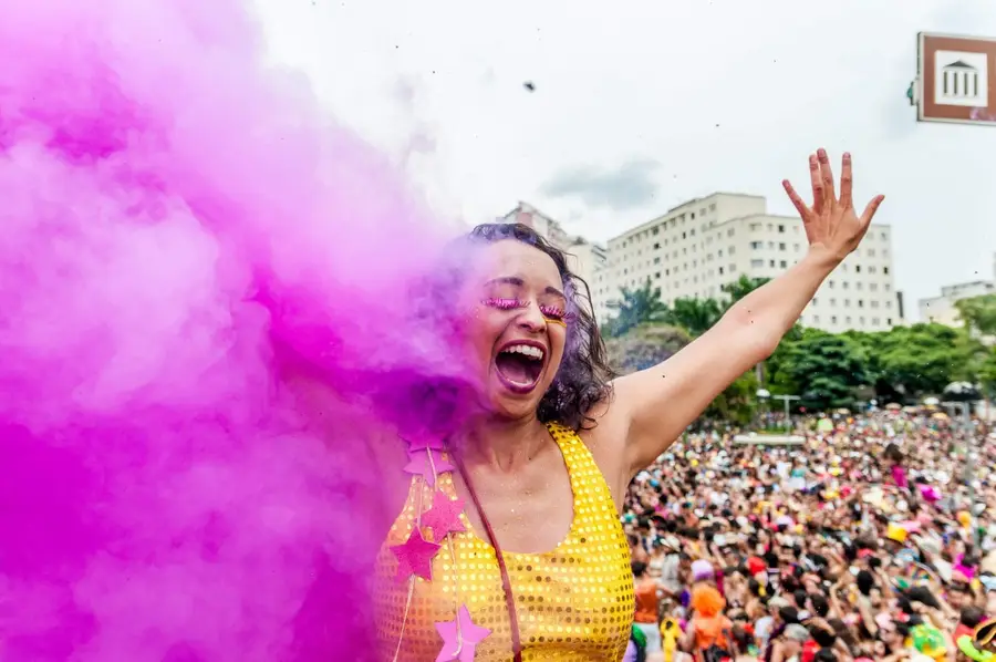 Carnaval 2024: descubra seu estilo de folia com a Buser!