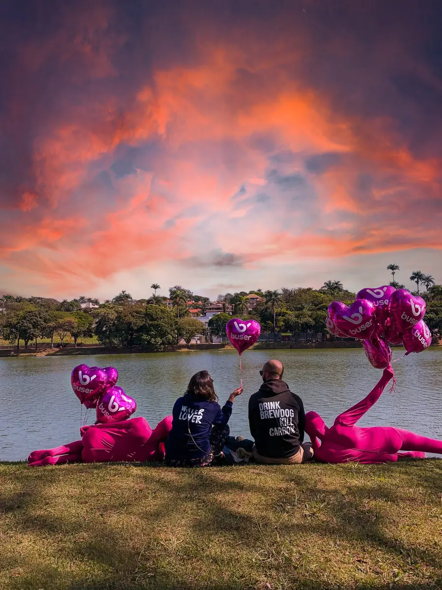 Dia dos Namorados: conheça 3 histórias de amor com a Buser