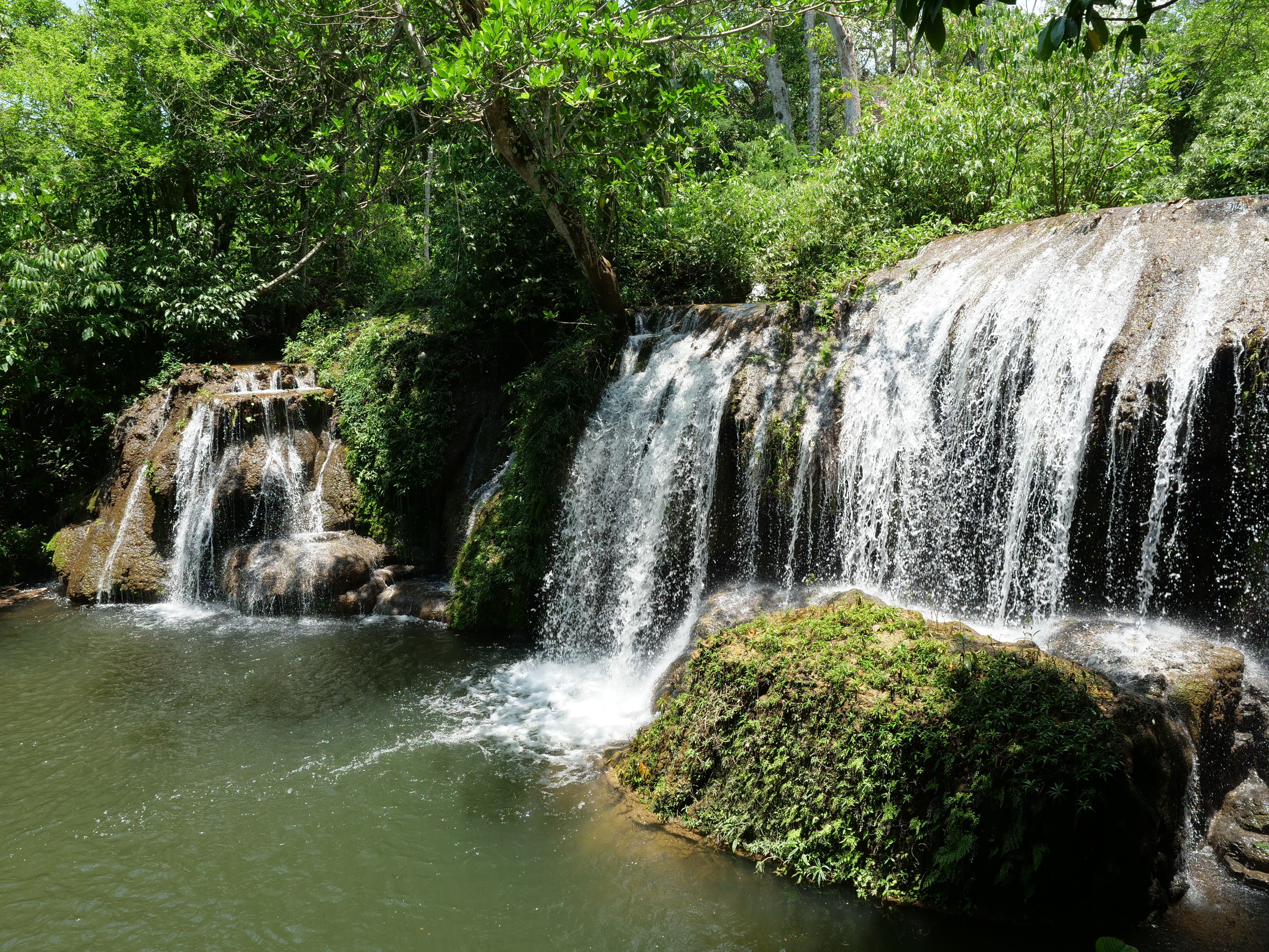 Cachoeira em Bonito, Mato Grosso do Sul, um dos destinos para casais mais tranquilos do Brasil