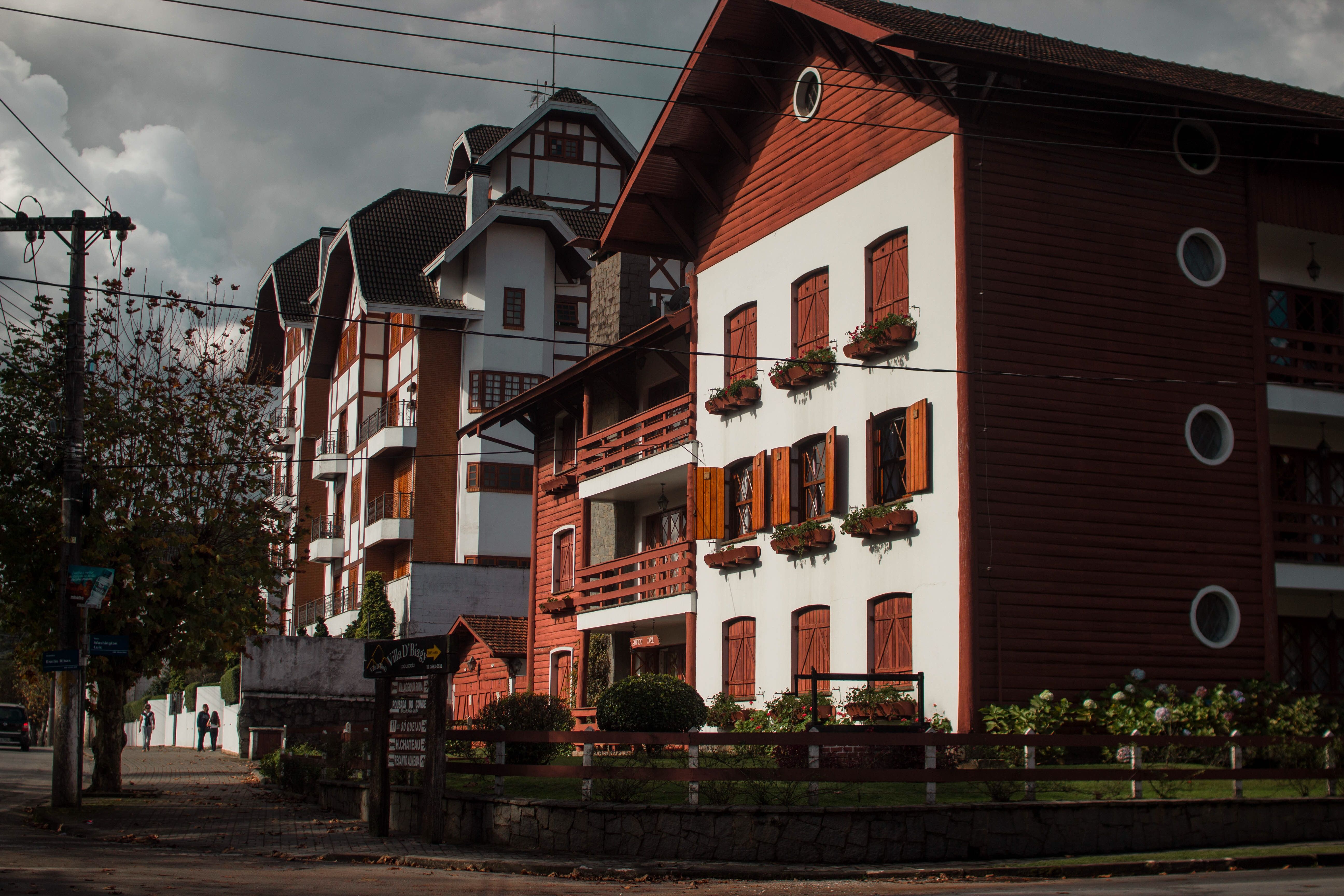 Casas em Gramado, Rio Grande do Sul, um dos destinos para casais mais aconchegantes do Brasil