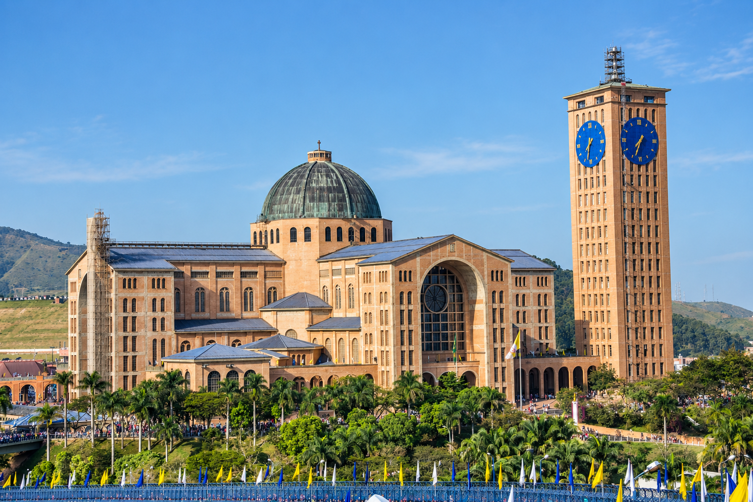 Santuário Nacional de Aparecida ao entardecer, um dos principais destinos de turismo religioso do Brasil